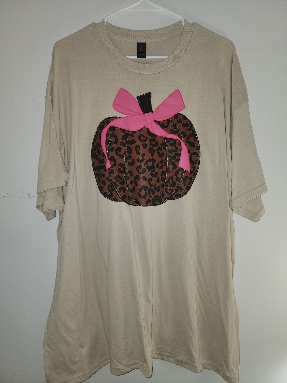 Girls' Beige Pumpkin Graphic Tee with Pink Bow